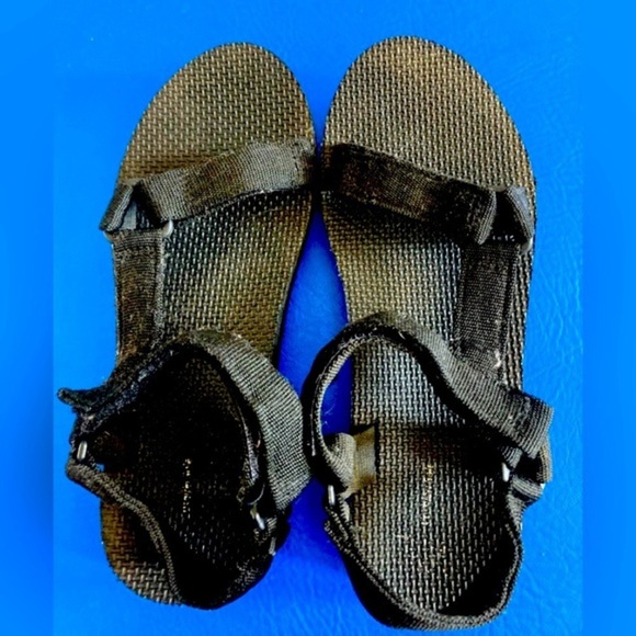 Teva Shoes - Velcro water proof sandals. Great condition size 9